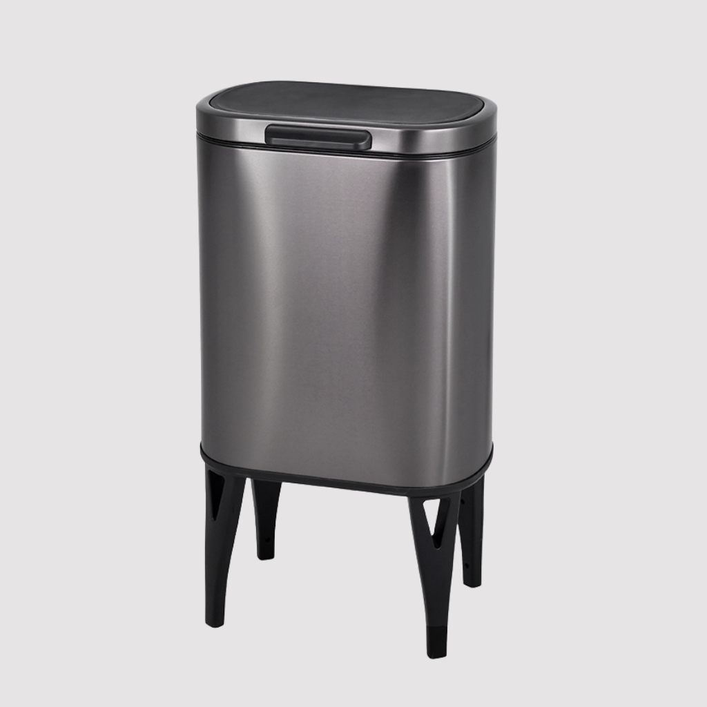 Bote de basura de 35L con tapa táctil y patas elevadas, marca Vidacharmy, en color gris con apertura suave en imagen.